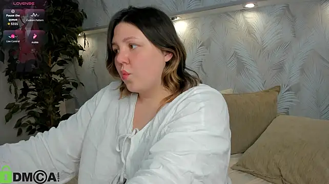 Ruth_Oliver - Change my outfit— a little surprise