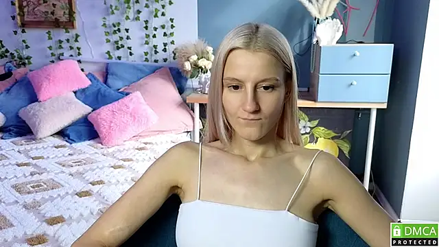 Alinika08 - Naked on the bed