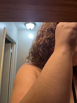 MistyNights - Boobs out 10min:oil them up