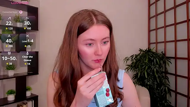 KateCuddle - put on lace stockings