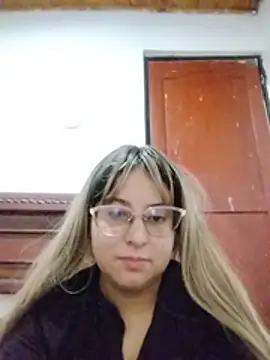 Kitty_valeryy - play with tits out + saliva