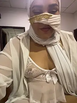 AylaNoir - Naughty booty close-up