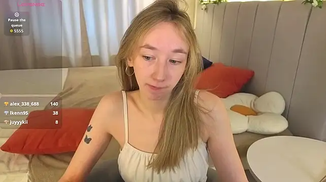 Miche1le_Allenne - tease u in doggy