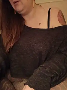 PRINCESS_NIXIE - Shirt off