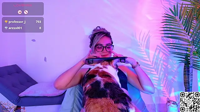 Emmi_Roberts -  Oil massage for my hot ass 🫧
