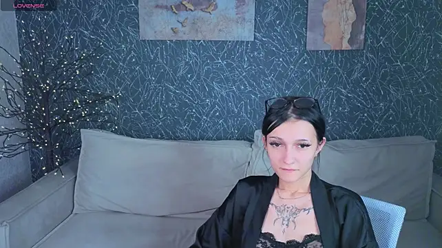 Emily_Carteri - doggy pose