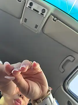 Bunny_Lush - Quick pussy flash & one finger inside 😈