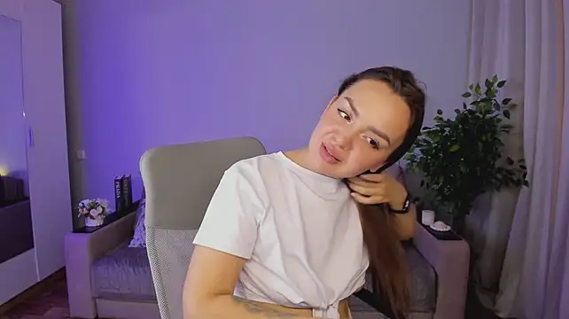 WowwGirl - Lift up top and massage tits