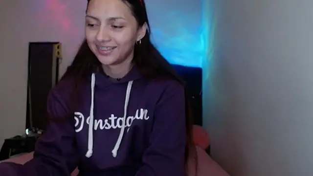 Holy_juli - spanking in the ass ---no nude --