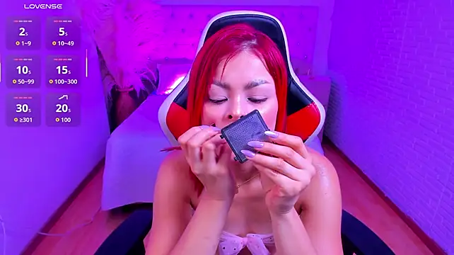 NahomiRichards_ - SHOW MY TITS WITH OIL🤭👅😏