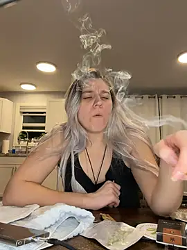 ScarletsWeb - Smoke a joint