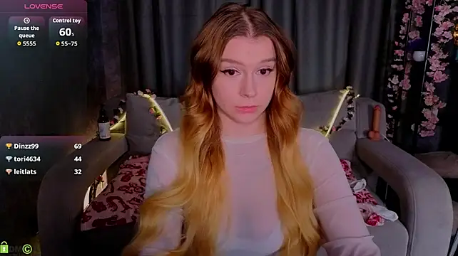 Amy_Davesss - Pinch boobs
