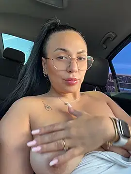 Bunny_Lush - Quick pussy flash & one finger inside 😈