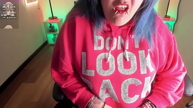 Lucky-leah - OIL IN MY BOOBS