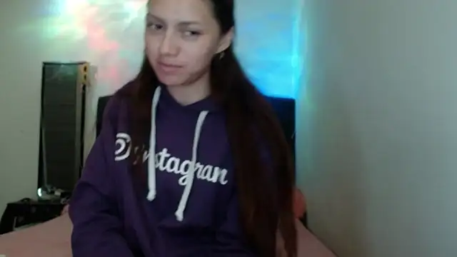 Holy_juli - spanking in the ass ---no nude --
