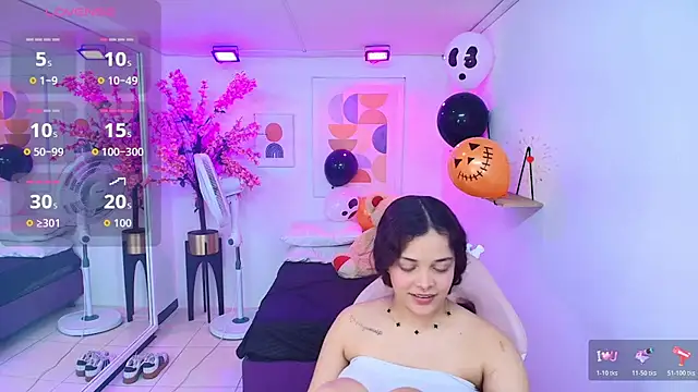 Maggy_t18 - Spit clit + fingerss pussy hard