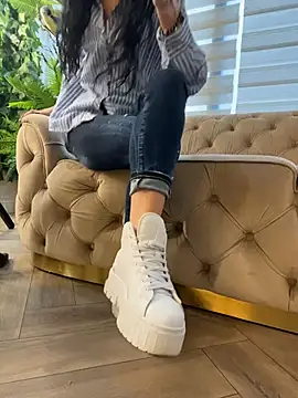 FeetVibe - Slow sole reveal + close-up 👣