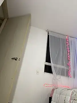 Gia_cutee - 2 fingers in ass