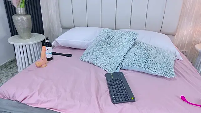Miley_Lugo - 🔥TOUCH MY SWEET PUSSY🔥