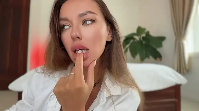 Untamed_Reina - Finger tease/ Suck Finger🫦