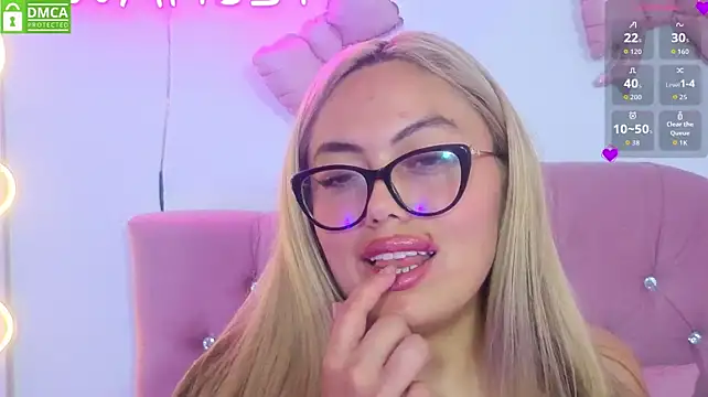 LAINEY_TAY - Dancing sexy + panty off