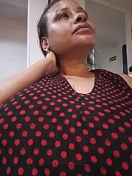 Dominik_girl - show her pussy