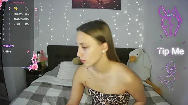 Trissy_Terry - play with breasts