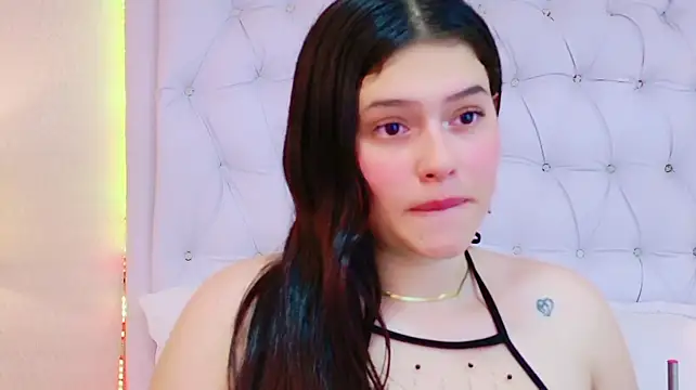 CarolineOlsen - Squeeze nipples 🥵