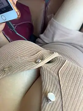 May-Squirt - Make my dress wet in puclic And squirt