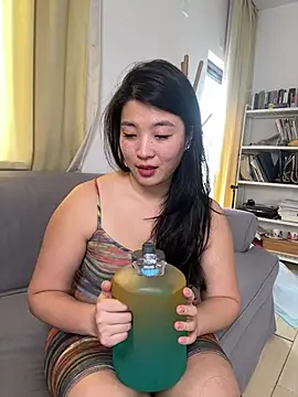 Tavie1744 - show boobs and panties (no nipples 2min
