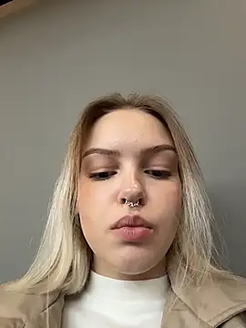 AshleyMur - play with nipple piercing
