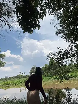 Fishinggirl2k - Masturbating and squirting at the fishin