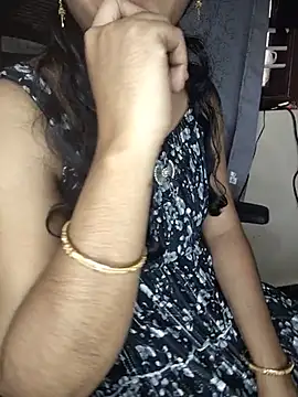 Cute-Smiely-Queen-Telugu - Last tipper name,on boobs