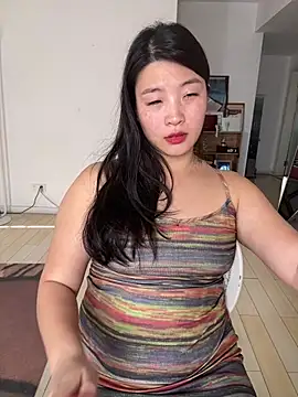 Tavie1744 - show boobs and panties (no nipples 2min