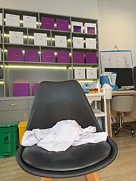 Secretly_masturbating - masturbating with the doctor at the clin
