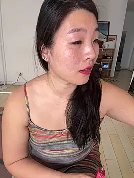 Tavie1744 - show boobs and panties (no nipples 2min
