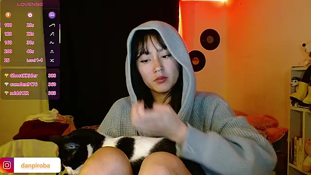 Ludo_kitty - domi inside control