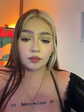 Daniela_ruizz - Plug in ass