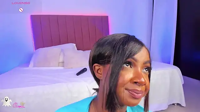Brittanyjhons_ - Play with my tits in oil🍒