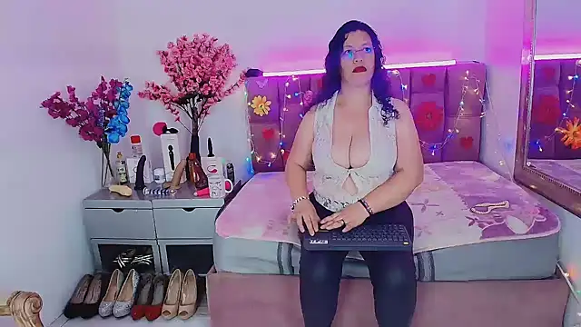 Zaly_mature - Full naked and zoom tits and ass