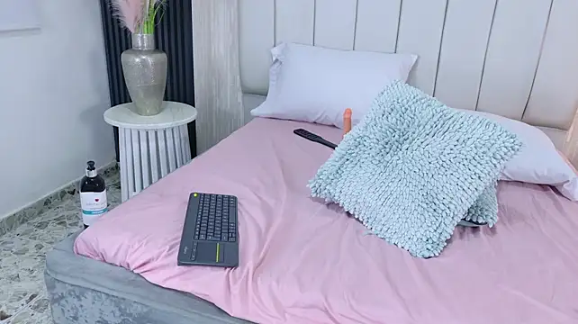 Miley_Lugo - 🔥TOUCH MY SWEET PUSSY🔥