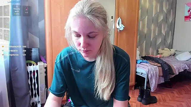 Tiny_Kiss - finger in pussy