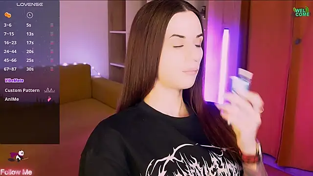 ItsAlisia - Play with tits