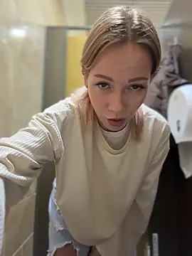 LavenderHot - Show boobs