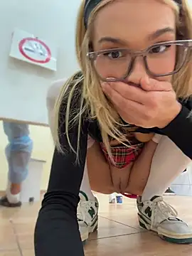 Nicoleevien - Shake Ass, Botton Up View 😈 OUT!