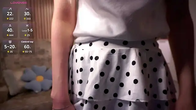 AnnabelleDreams - tease with my neckline