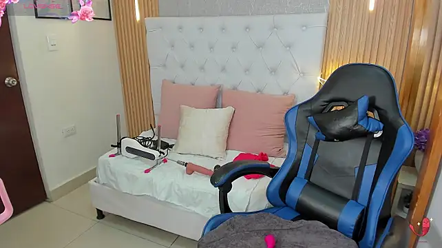 Kitty_kayo - Two fingers in my ass🫦