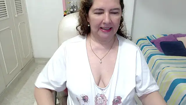 Leonela_69 - mommy is horny come play with me