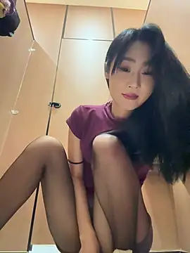 So-linger - 抖抖腿，咬咬嘴，哥哥震我喷水水😁 squirt💦💦💦
