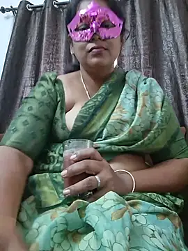 Hot_Sreeja_Tamil - Boob show